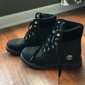 Women’s Black Timberland Boots Size: 7 US